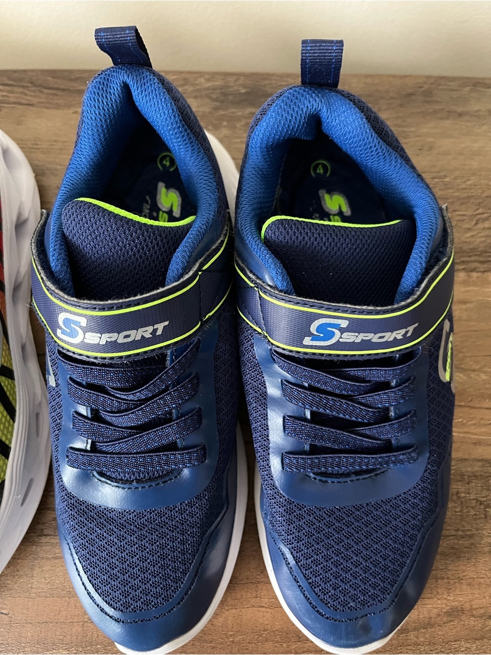Boys Shoes Skechers Sneakers 3 Pair Bundle Size 4 - Picture 11 of 12